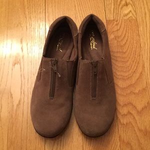 NWT Natural Soul Suede Shoes